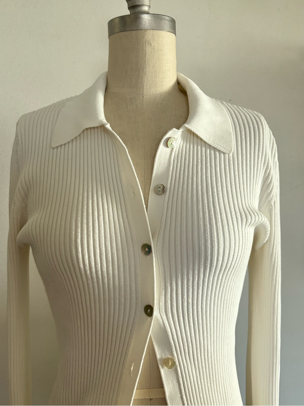 Le ORE Rimini Ribbed Cream Mother Pearl Button Up Cardigan - Picture 4 of 8